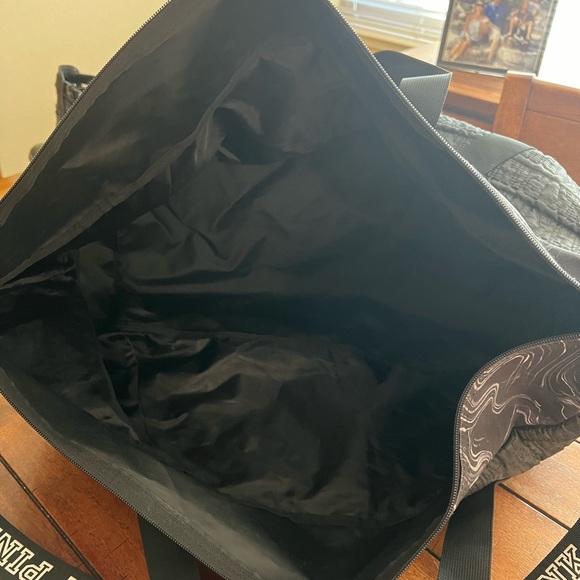 PINK Victoria's Secret Weekender Duffle Bag Extra Large Like New - Picture 7 of 8